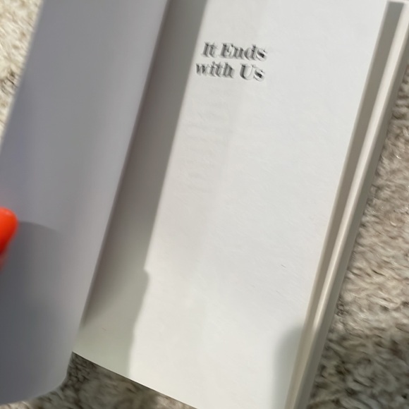 It ends  with us- Colleen Hoover New UK version - Picture 3 of 6